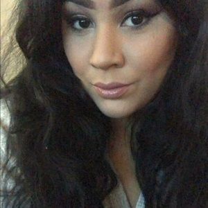 Meet your Posher, Edith